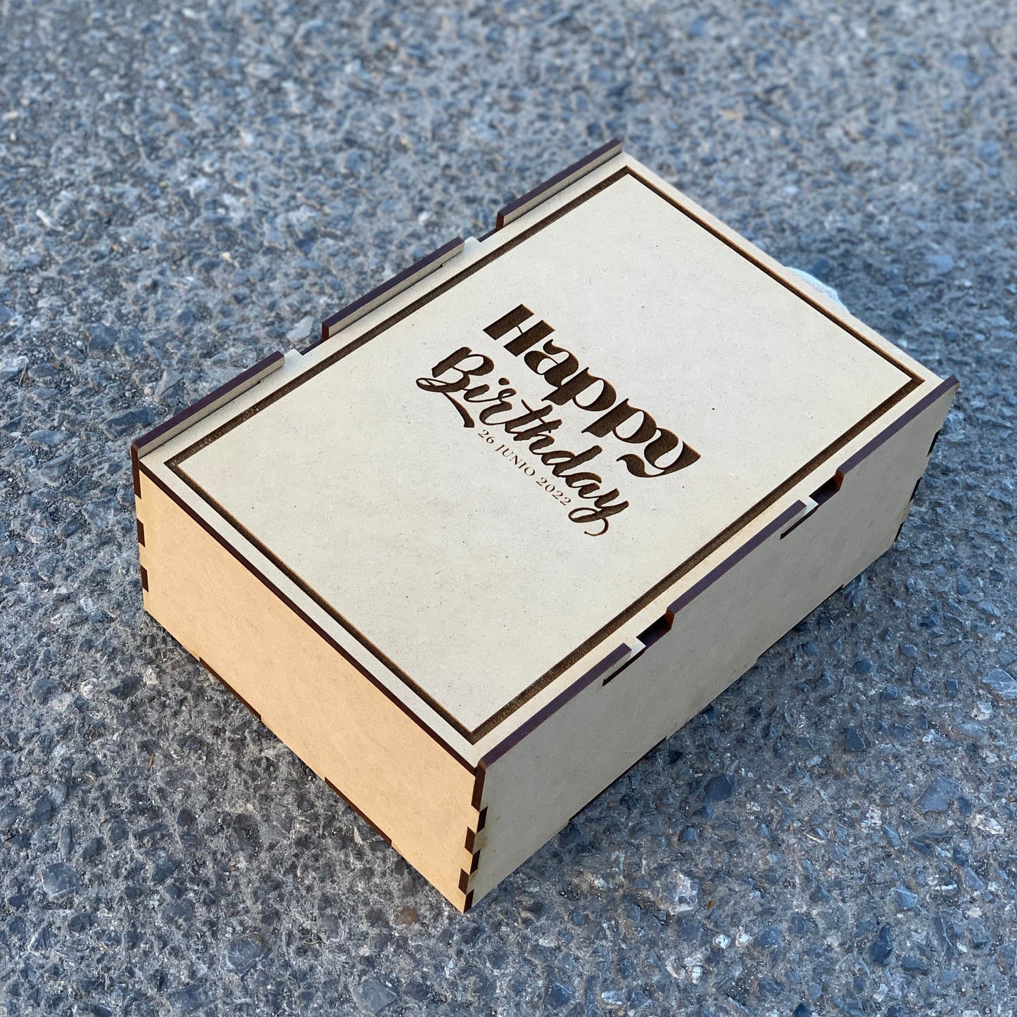 Caja de Whiskey con 2 Vasos de Vidrio
