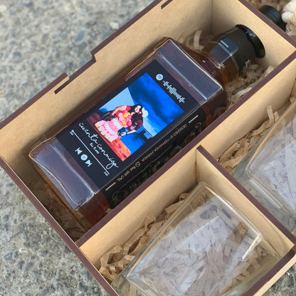 Caja de Whiskey con 2 Vasos de Vidrio